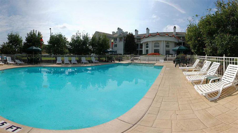 Clarion Inn Willow River Sevierville Exterior photo